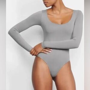 NWT SKIMS ESSENTIAL LONG SLEEVE SCOOP NECK BODYSUIT | L/XL